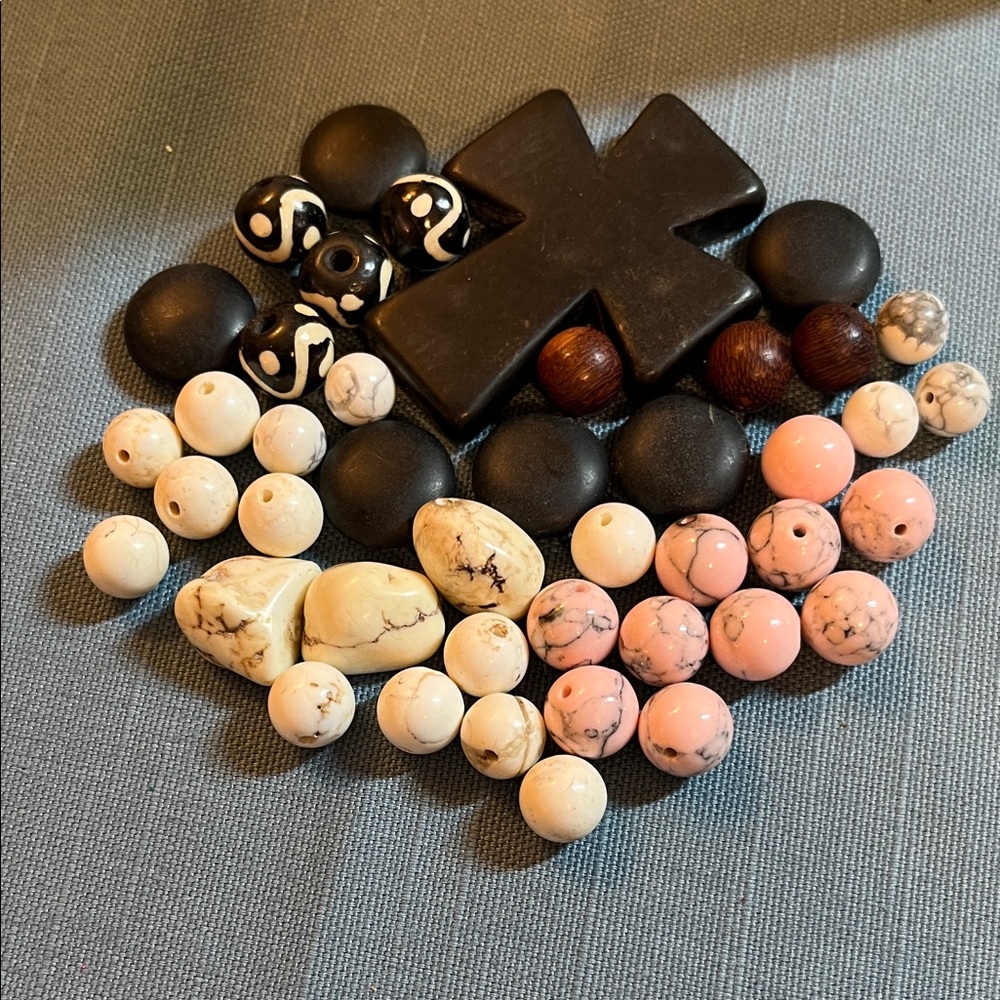 Black Howlite cross, beads and trade bead lot, 42 pieces, 081602